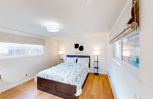 North Admiral House | Dog-friendly quiet West Seattle home next to the park & close to Alki Beach