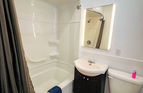 Pictou Hotel | Dolan's Inn & Suites