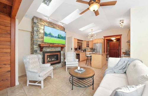 Regional District of Nanaimo House | Dolphin House Oceanview Family Getaway