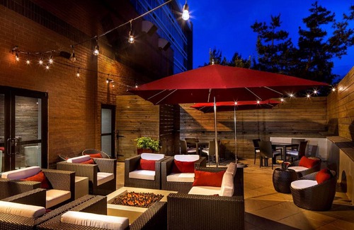 Lake Arbor Hotel | DoubleTree by Hilton Hotel Largo Washington DC