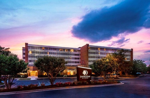 Lake Arbor Hotel | DoubleTree by Hilton Hotel Largo Washington DC