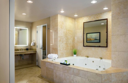 Rohnert Park Hotel | DoubleTree by Hilton Sonoma - Wine Country
