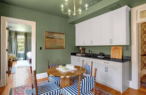 Old Town West House | Downham House - Heart of Old Town, Walk Score 97, & Newly Renovated!