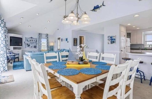Kill Devil Hills Cottage | dowNtime~ Hot Tub~ 3 Story beach cottage