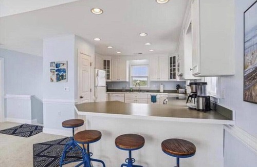 Kill Devil Hills Cottage | dowNtime~ Hot Tub~ 3 Story beach cottage