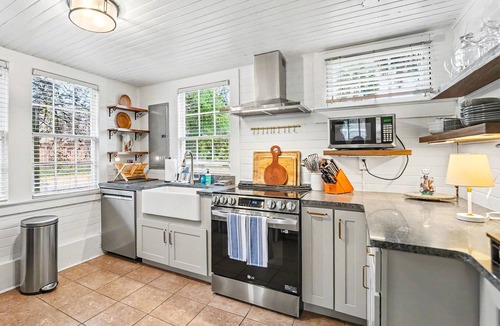 Downtown Cottage | Downtown Beaufort! - Walk to shops and dining - Private cottage - Free parking included