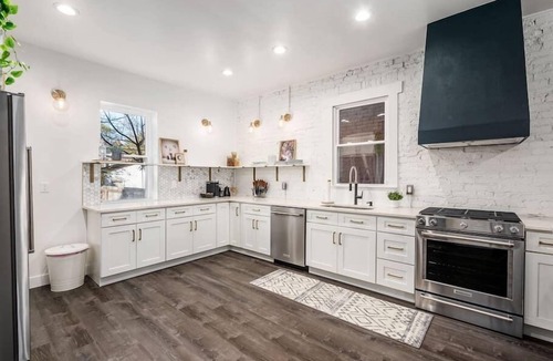 Near East Columbus House | Downtown Columbus Historic Luxury Home - Sleeps 14, Near OSU & Convention Center