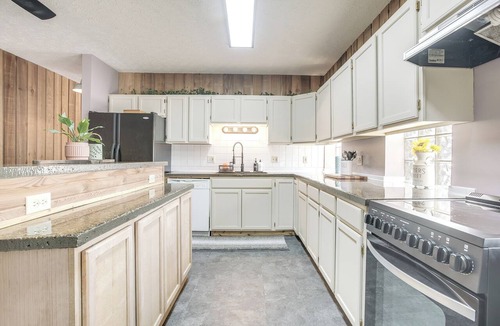 Lancaster Condo | Downtown Condo ~ 23 Mi to Hocking Hills State Park