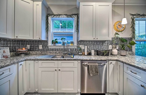 Old Town Fredericksburg House | Downtown Fredericksburg Home w/Large Patio!