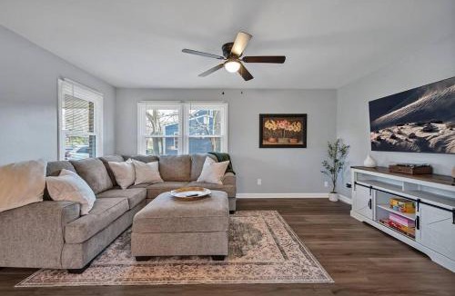 Apex House | Downtown Gem, 2 Kings, 1 Queen, Newly Renovated