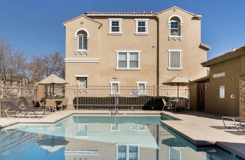 Gilbert House | Downtown Gilbert 3BR | Monthly | Pool