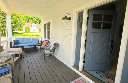Harbor Springs House | Downtown Harbor Springs cottage with 4 bedrooms, 2 baths, yard, and grill.