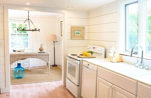 Nantucket Town House | Downtown Historic Home | Hot Tub