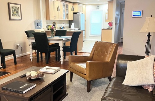 Capitol Hill House | Downtown house walk to Cherry Blossom, Museums, Nat Park -Free Parking