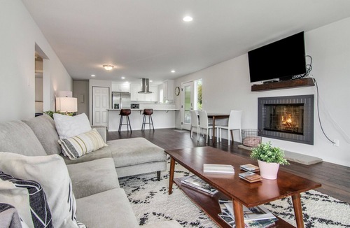 Norkirk House | Downtown Kirkland - Luxury 3rd Street Retreat