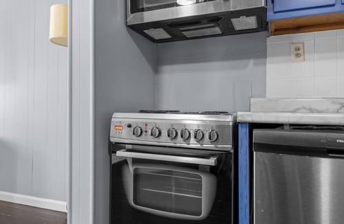 Delaware Apartment | Downtown Luxury Flat OWU Campus Pet Friendly