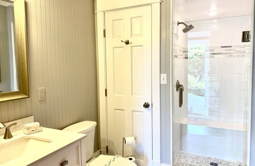 Historic Downtown Manteo House | Downtown Manteo with Secret Garden