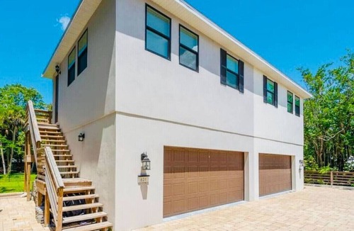 Gillespie Park Apartment | Downtown Sarasota | 1 Bd 1 Ba | Beach | + Pets
