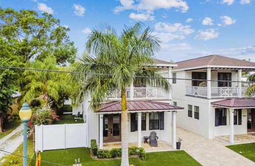 Gillespie Park House | Downtown Sarasota Compound |Pet Friendly | Extended Stays |Large Groups | Beach