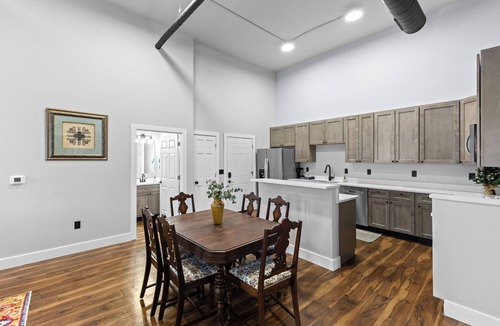 Delaware Apartment | Downtown Stay Walk to Restaurants Fast WiFi Pet Friendly