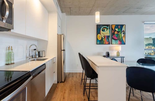 Quartier des Spectacles Apartment | Downtown View Apartment | Free Parking