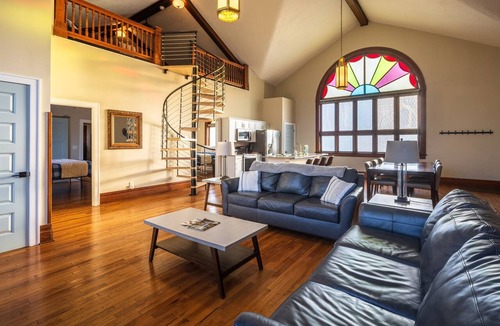 Amanda House | Dragonfly Inn (Only 40 min to Hocking Hills area)