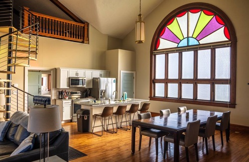 Amanda House | Dragonfly Inn (Only 40 min to Hocking Hills area)