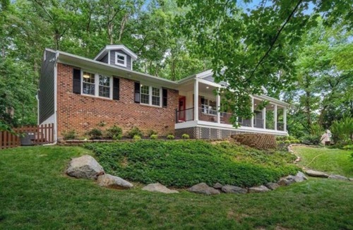 Dunn Loring House | DREAM 10+HOME!