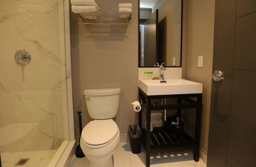 Northeast Mississauga House | Dream Suites Boutique Hotel - Private room in Mississauga