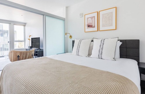 Wilburton Apartment | Dreamy Bellevue 1BR w/ BBQ, Gym, W/D, near Spring District, by Blueground
