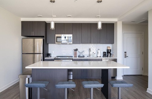 McLean Apartment | Dreamy Fairfax 1BR w/Gym, Pool & W/D, nr Theater, by Blueground