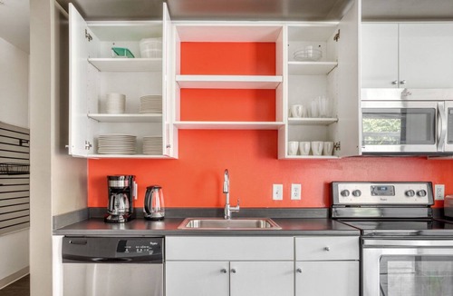 Near Northeast Apartment | Dreamy H Street 2BR w/ Gym, W/D & Lounge, near Union Station, by Blueground