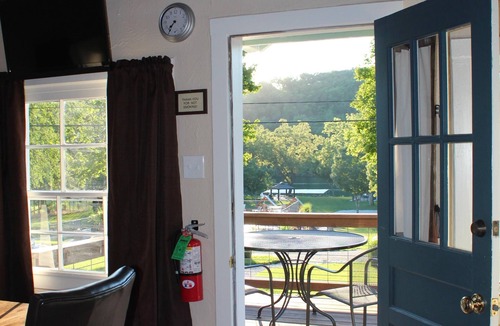 Branson Cottage | Driftwater Resort Cabin #12 with Lake Taneycomo Access & Pool!