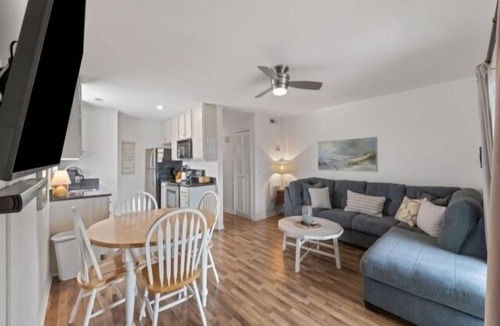Carolina Beach Villa | DRIFTWOOD C1 (1-Bedroom Villa) by RedAwning