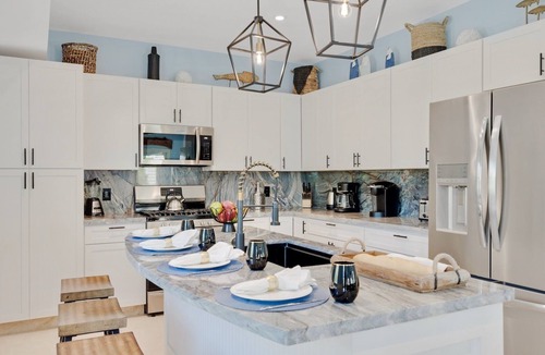 Uptown - Upper Duval House | *DUCHESS OF CATHERINE @ DUVAL* Brand New Home & Pool + LAST KEY SERVICES…