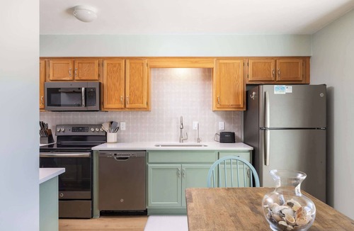 Sea Acres Condo | Duck Condo, 5 min walk to beach w/community pool!