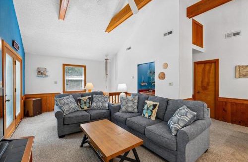 Tuckahoe House | Duck Duck Newf