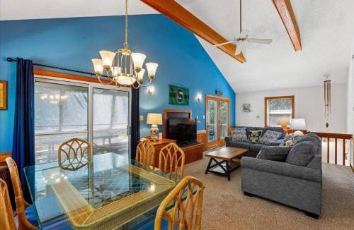 Tuckahoe House | Duck Duck Newf