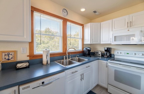 Tuckahoe House | Duck Haven - Tuckahoe, Easy Walk to Ocean, Pool, Hot Tub, Discounts!