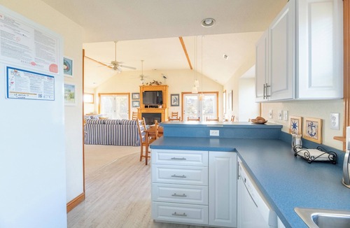 Tuckahoe House | Duck Haven - Tuckahoe, Easy Walk to Ocean, Pool, Hot Tub, Discounts!