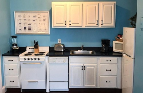 Downtown Apartment | Duval Street Suite overlooking Duval w parking and pool