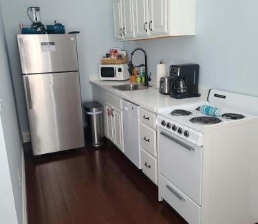Downtown Apartment | Duval Street Suite w parking and pool