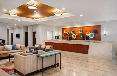 Lake Hills Hotel | Eastgate Hotel - BW Signature Collection