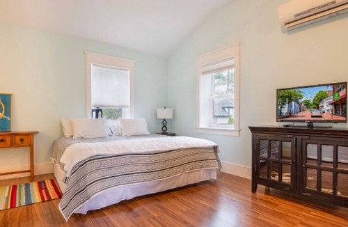 Eastport Apartment | Eastport Hideaway - Perfect little guesthouse for 2