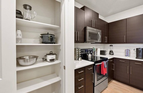 Suncrest Apartment | Easy Access to I-15, Comfy Bed, Hot Tub, Gym