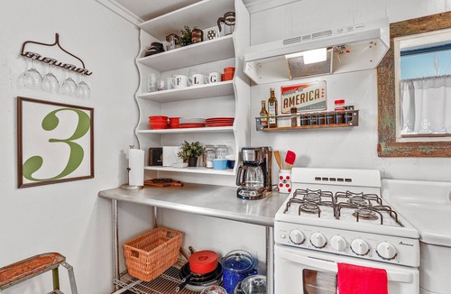 Southside House | Eclectic & Fun Lumberyard Urban Cabin #3, in downtown near NAU