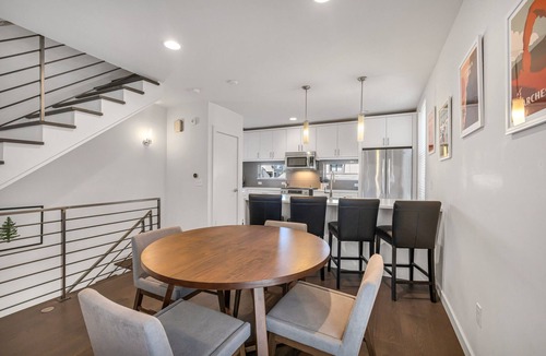 Green Lake House | Eco-Friendly Home in Green Lake. Walk to the Park, Restaurants, Coffee Shops.