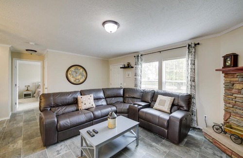 Pimento House | Efficiently Equipped Lewis Home: Deck & Gas Grill!