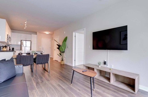Groveton Apartment | Elegant Apt Near National Mall