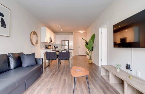 Groveton Apartment | Elegant Apt Near National Mall